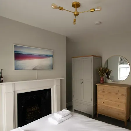 아파트 Church St. Retreat, *