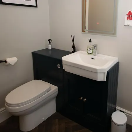 Church St. Retreat, Apartment *
